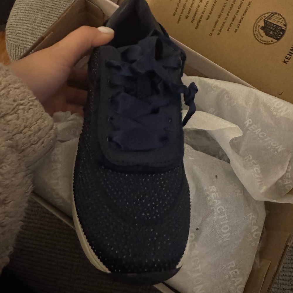 Kenneth Cole Reaction Claire Sneakers - Picture 3 of 3